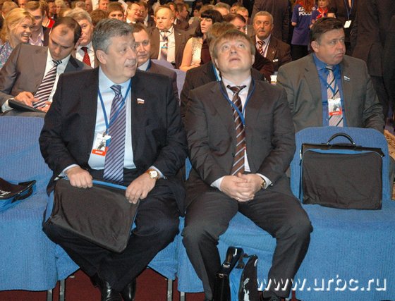 Аркадий Чернецкий (слева) свой вес в «Единой России» сохранил