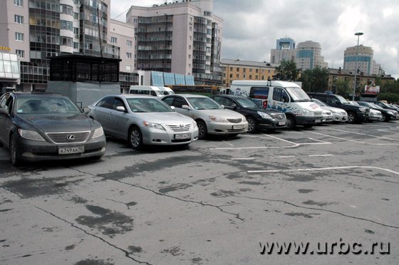 На конференцию партийцы съезжались в основном на автомобилях из правительственных гаражей